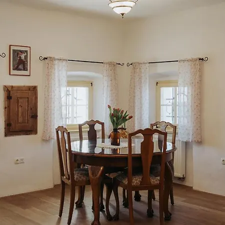 Mozinetova Hisa Sentjost nad Horjulom