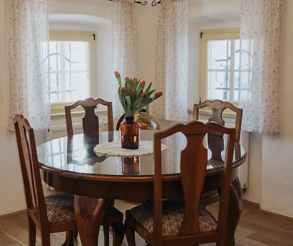 Mozinetova Hisa アパート *