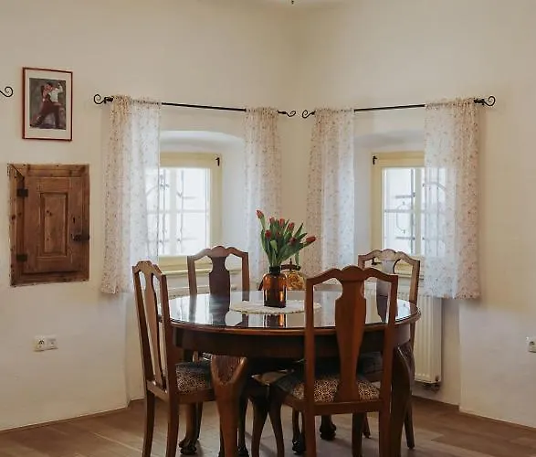 Mozinetova Hisa Sentjost nad Horjulom